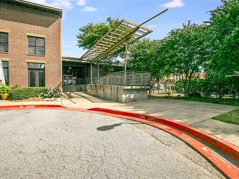174 Chester Ave SE #102 — Photo 36