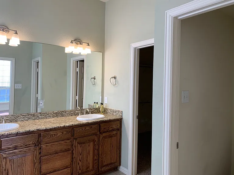 1017 Somerset Cir — Photo 16