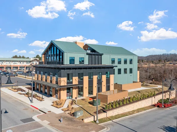 32 Town Center St, Daleville, VA