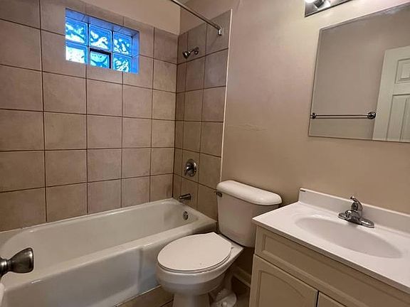 3rd image of 1930 Washington St #3