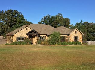 225 Towering Oaks Hvn, Longview, TX 75602