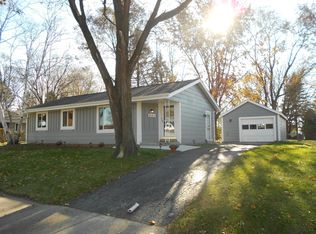821 Mulberry Ln, Waukesha, WI 53189
