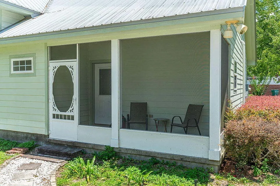 4 bed, 2.5 bath, 2383 sqft, $2,495 — Photo 2