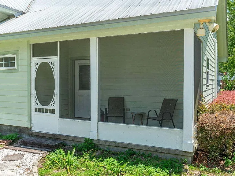322 Crescent Dr — Photo 2