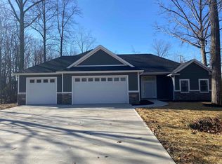 8205 Fieldcrest Ct, Fort Wayne, IN 46825