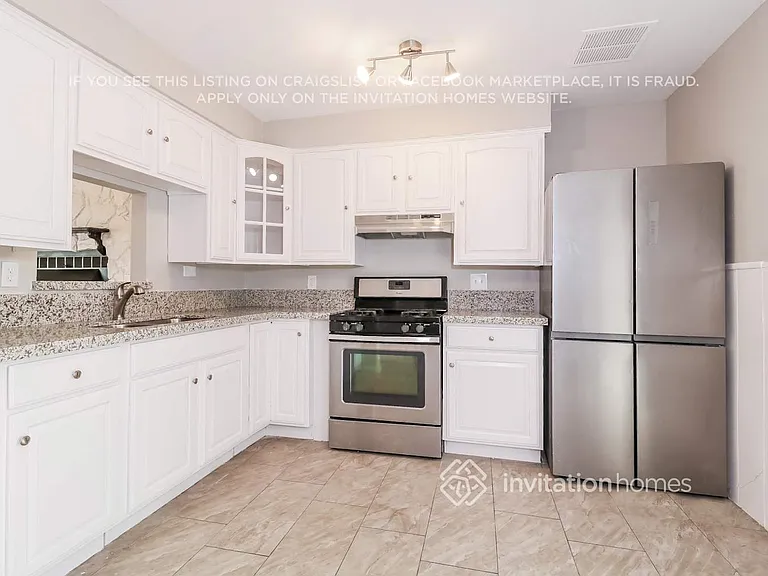 4143 N 74th Dr — Photo 7