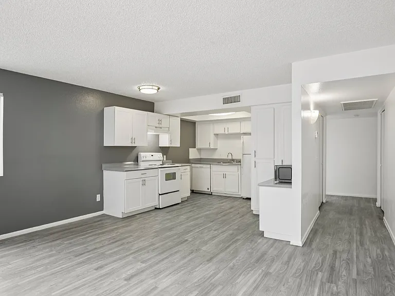 Lemon Grove Apartments — Photo 14