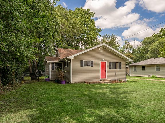 3rd image of 621 N Walnut Avenue