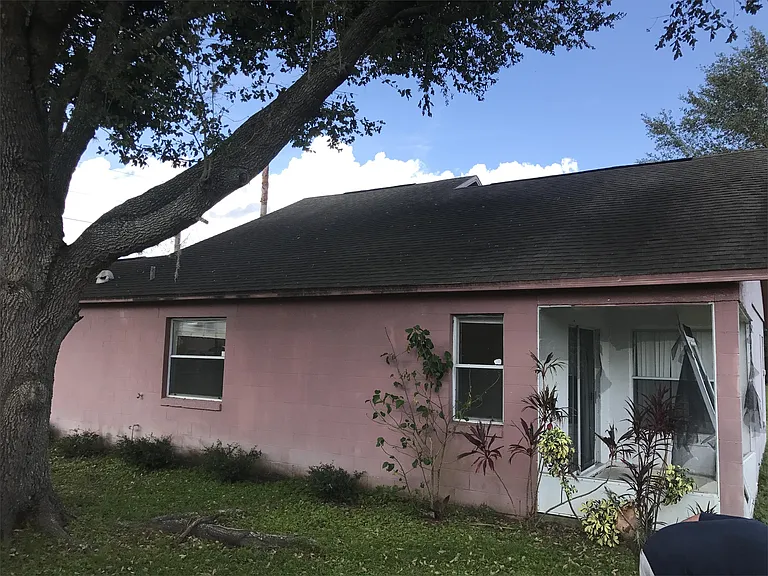 208 Tiffany Ct — Photo 14