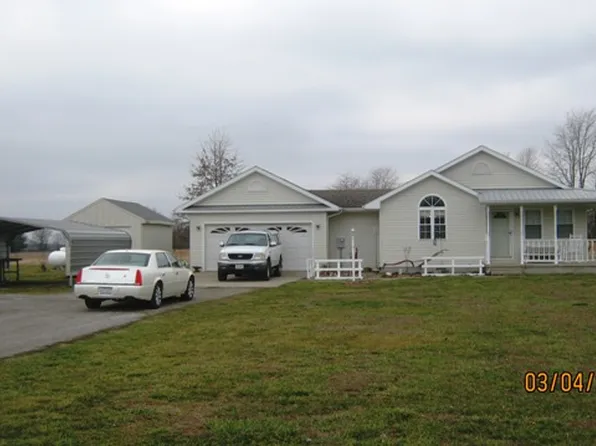 151 Hanging Rock Rd, Flora, IL 62839