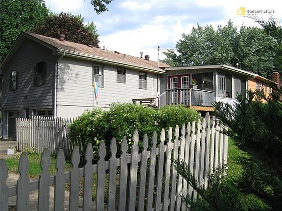 3rd image of 4833 Hedges Ave