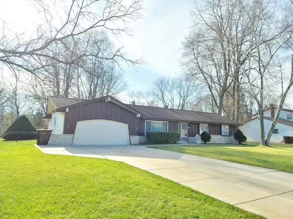 5277 W Fairy Chasm Rd, Brown Deer, WI 53223
