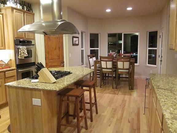 Gourmet kichen-granite count