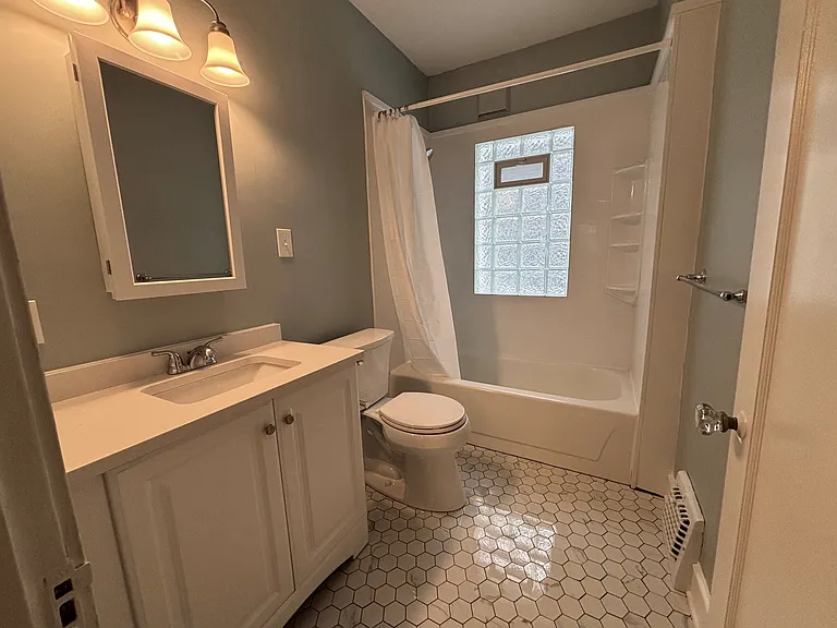 1239 Hathaway Ave — Photo 12