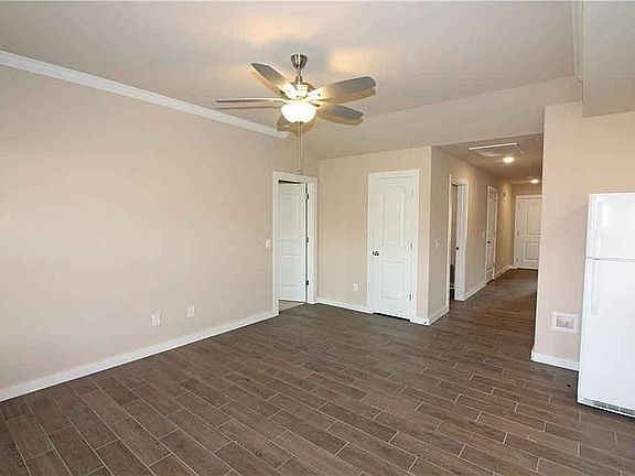 5th image of 410-412 Barbet Dr