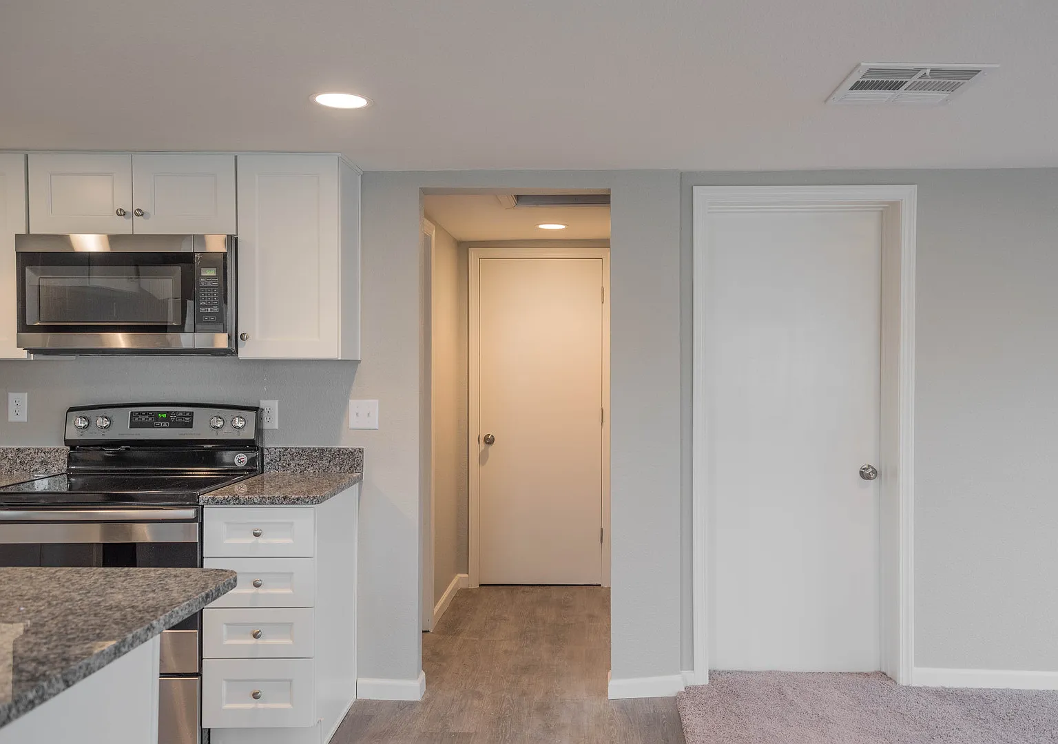 Remodeled home! Granite! SS Appliances! — Photo 3