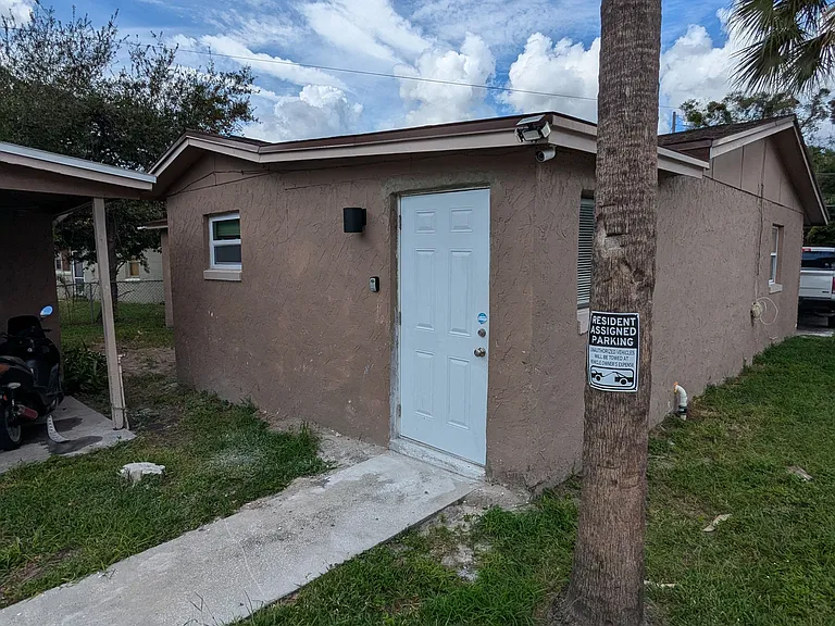 902 W Jackson St #A — Photo 13