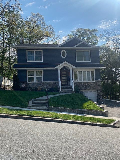 2nd image of 377 Jackson Ave