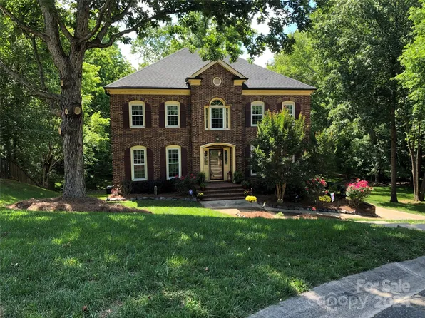 11106 Sir Francis Drake Dr, Charlotte, NC 28277
