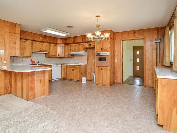 3rd image of 1412 Cherry Blossom Dr