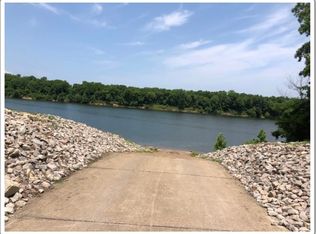 1 Colonel James Hardin Dr, Clifton, TN 38425