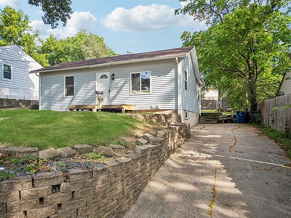 2nd image of 409 Davis Ave