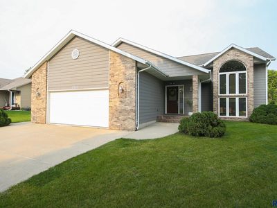 3201 S Fernwood Ave, Sioux Falls, SD, 57110