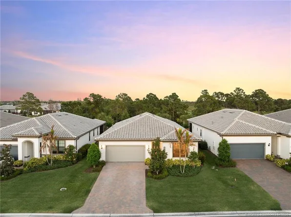 373 SE Filoli Dr, Port Saint Lucie, FL 34984