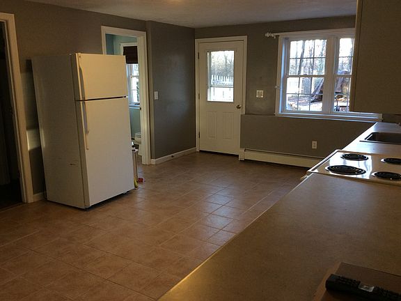 Kitchen -entrance to apt