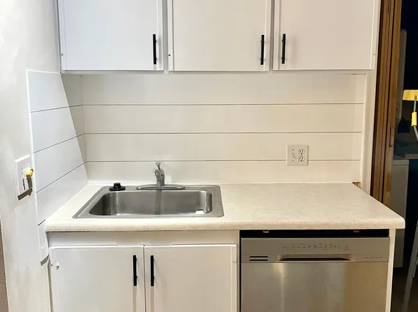 3365 S Pioneer St, Salt Lake City, UT 84109