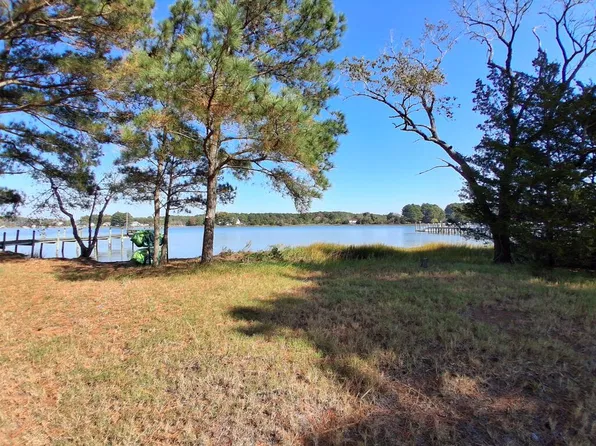 1 Plantation Rd #1, Onancock, VA 23417