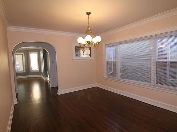 3rd image of 6016 W Melrose St