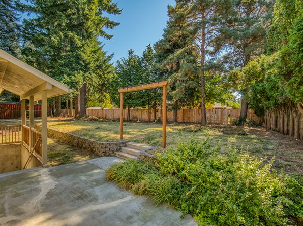 10626 NE Knott St #B