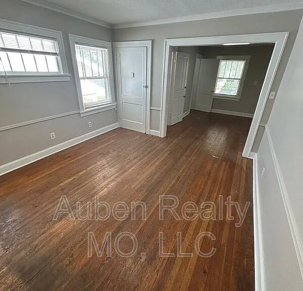 5426 Harrison St #2F — Photo 13