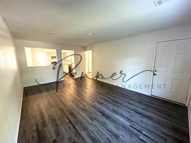 705D NE Ball Dr — Photo 2