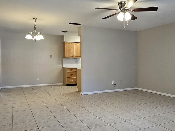 4th image of 3710 SE 10th Ave #B