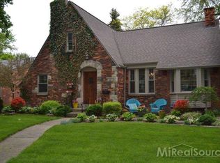 803 Barrington Rd, Grosse Pointe Park, MI 48230
