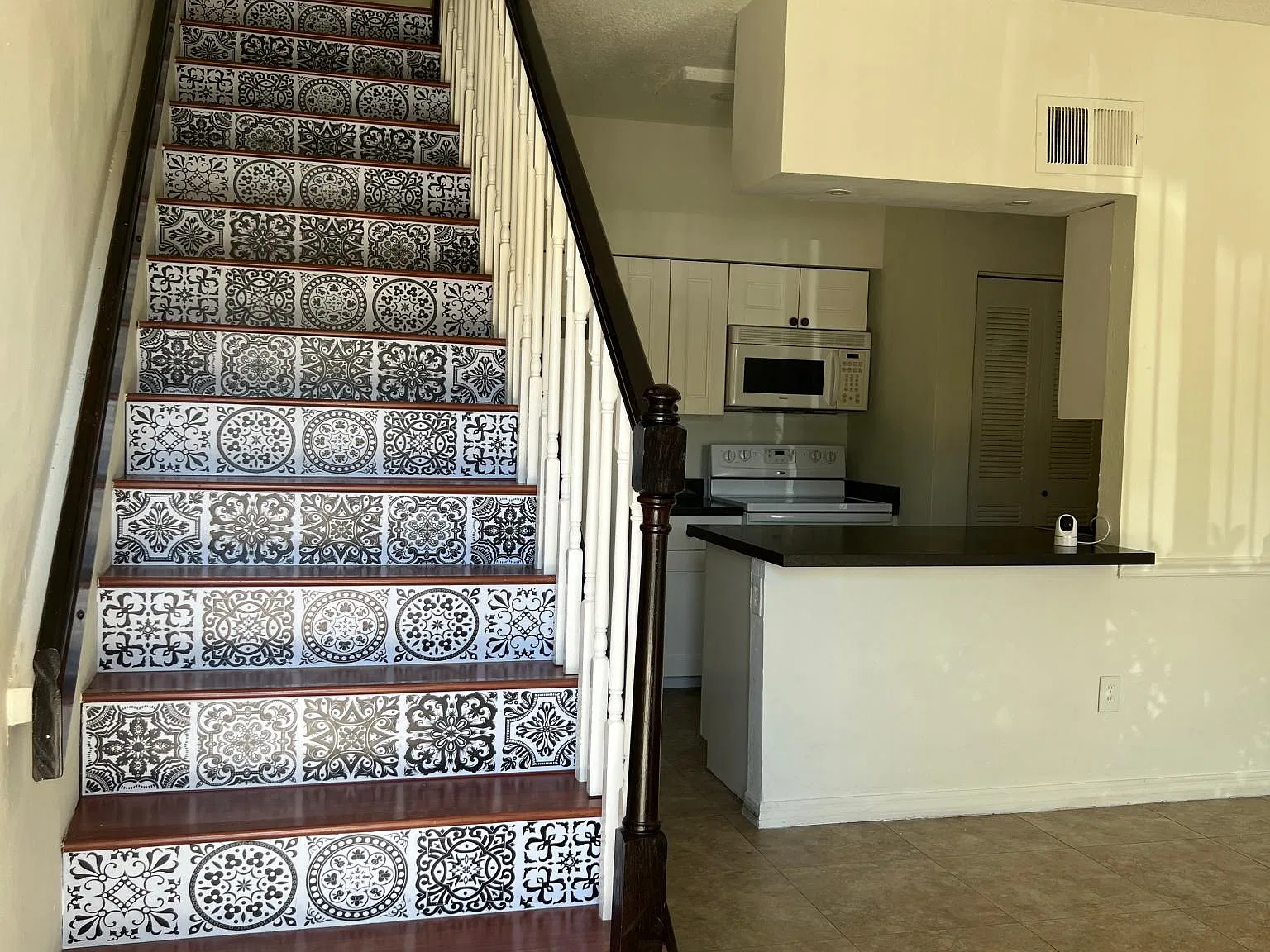 1 bed, 887 sqft, $1,950 — Photo 3
