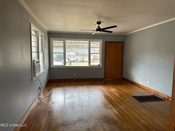 3rd image of 2152 2nd St