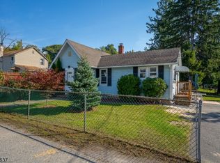 12 3Rd St, Bloomingdale Boro, NJ 07403