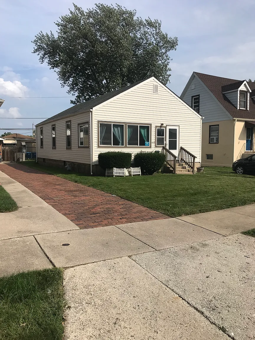 449 Buffalo Ave photo 1