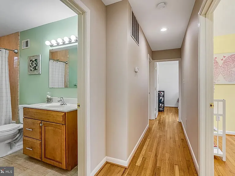 8651 Cromwell Dr — Photo 21