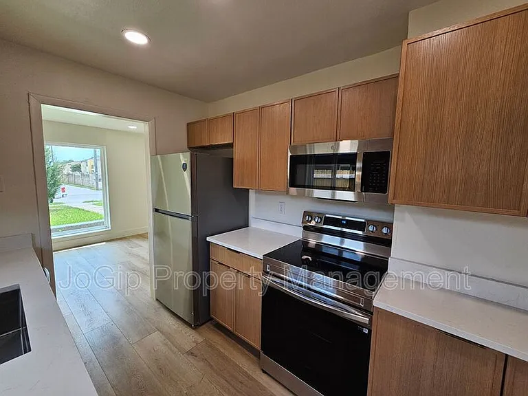 1727 R Ave — Photo 6