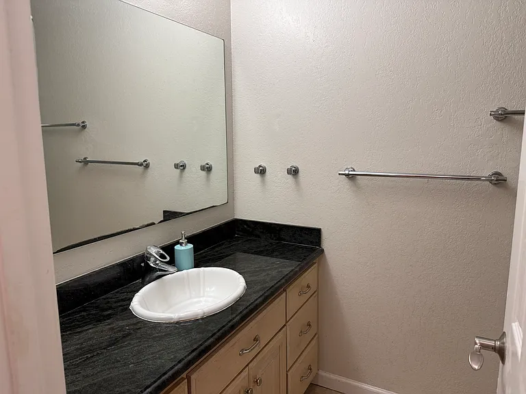 Bathroom (Floor2)