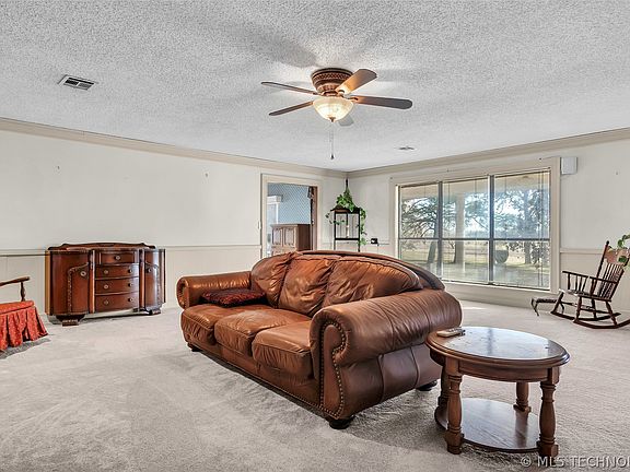 5th image of 204 Bear Hollow Rd