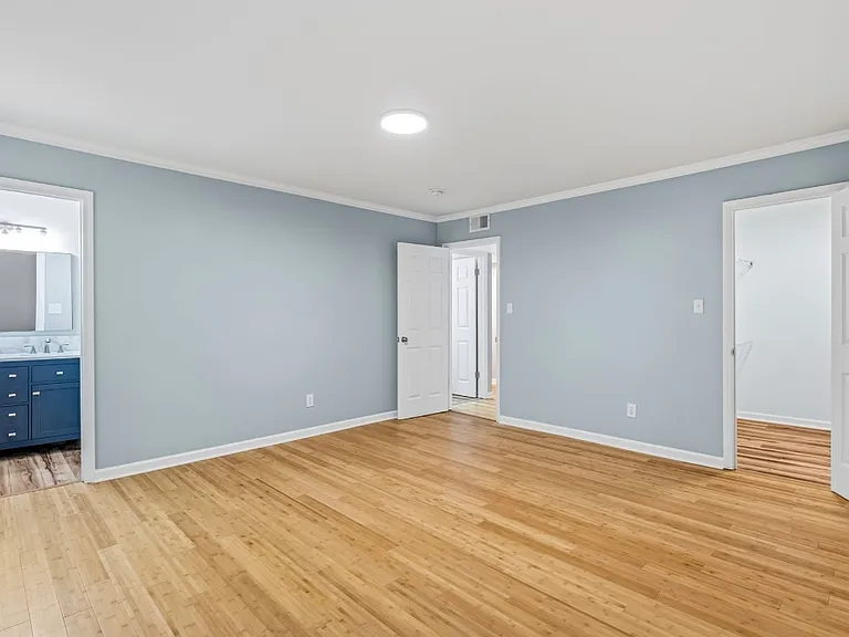 102 Cornwallis Dr — Photo 8