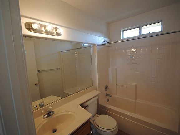 4th image of 1761 River Run Dr