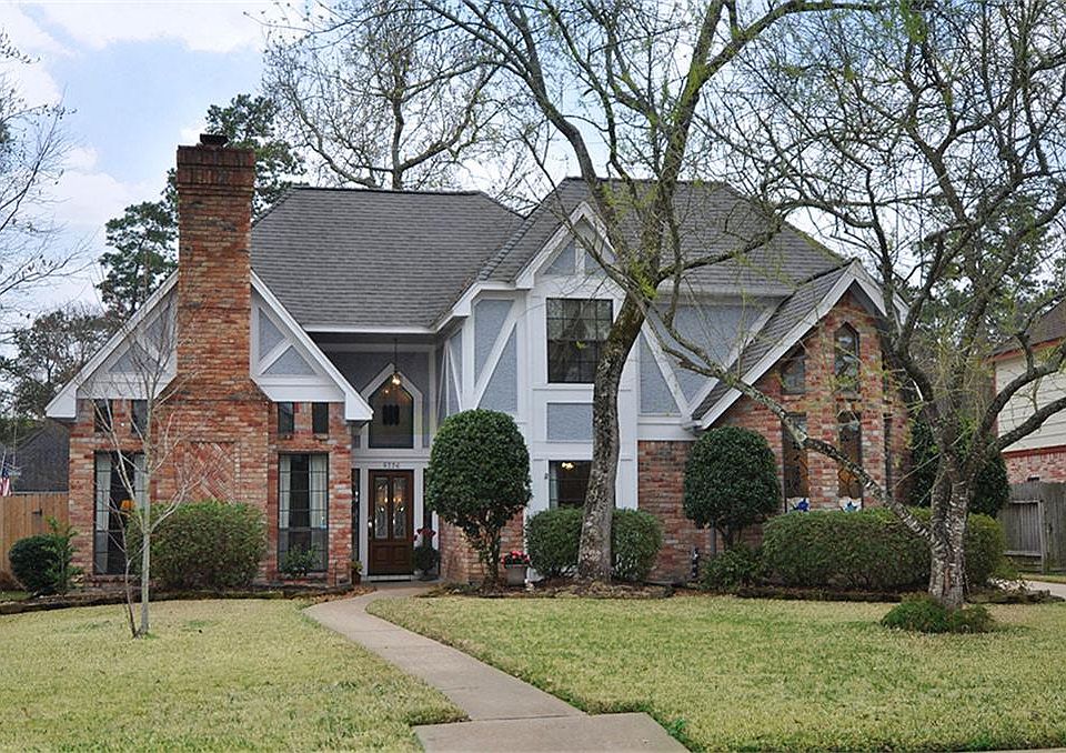 This is a front view of this wonderful and updated home.
