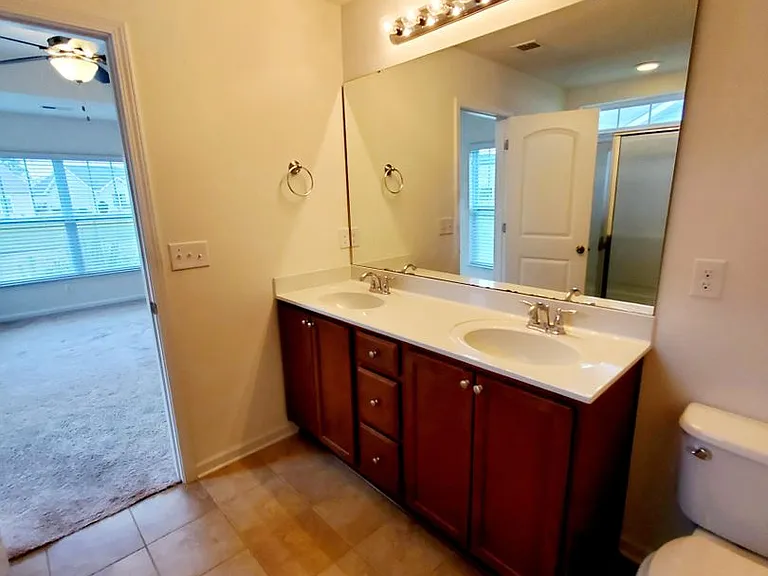504 Cedar Lakes Dr — Photo 20