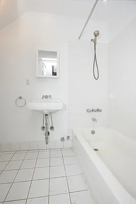 Rented by Avi Nash Associates | media 15